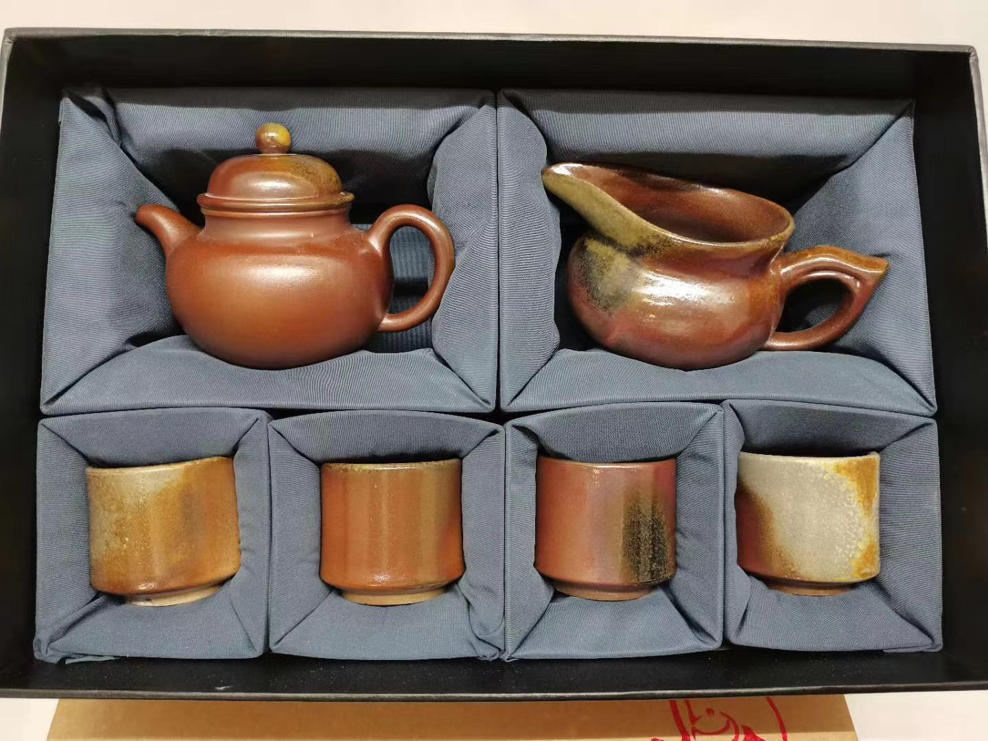 天然坭興陶柴燒壺，層次多變、色彩豐富的肌理和釉面