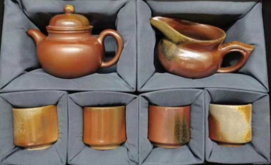 天然坭興陶柴燒壺，層次多變、色彩豐富的肌理和釉面